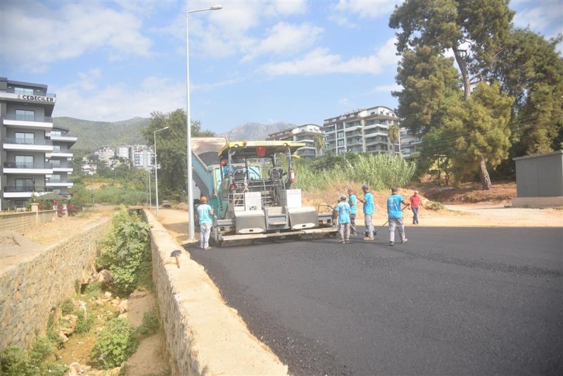 Alanya belediyesi'nin asfalt çalışmaları sürüyor