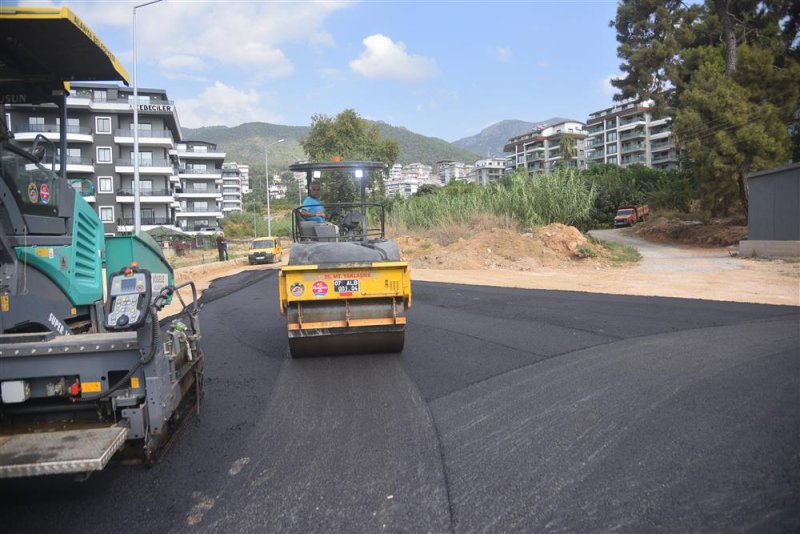 Alanya belediyesi'nin asfalt çalışmaları sürüyor