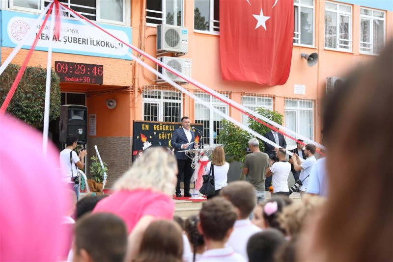 Alanya’da ilk ders zili çaldı