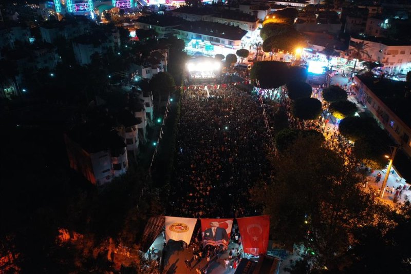 Avsallar mahallesi’nde kubat rüzgarı alanya beelediyesi’nin yaz konserleri sürüyor