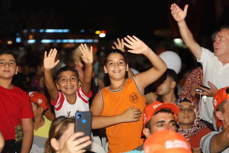 Avsallar mahallesi’nde kubat rüzgarı alanya beelediyesi’nin yaz konserleri sürüyor