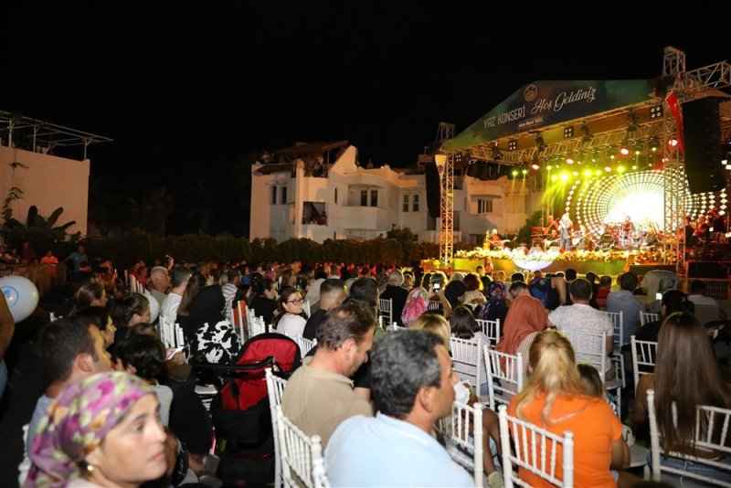 Avsallar mahallesi’nde kubat rüzgarı alanya beelediyesi’nin yaz konserleri sürüyor