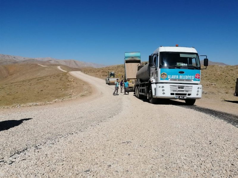 Başkan yücel batı yaylaları için düğmeye bastı 22 kilometrelik yayla yolu asfalt çalışmalarına payallar yaylası’ndan başlandı