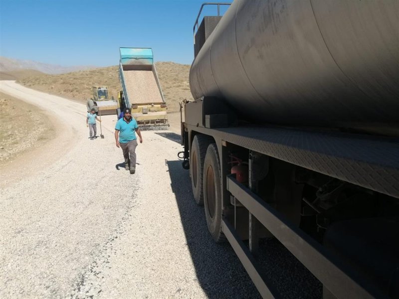 Başkan yücel batı yaylaları için düğmeye bastı 22 kilometrelik yayla yolu asfalt çalışmalarına payallar yaylası’ndan başlandı