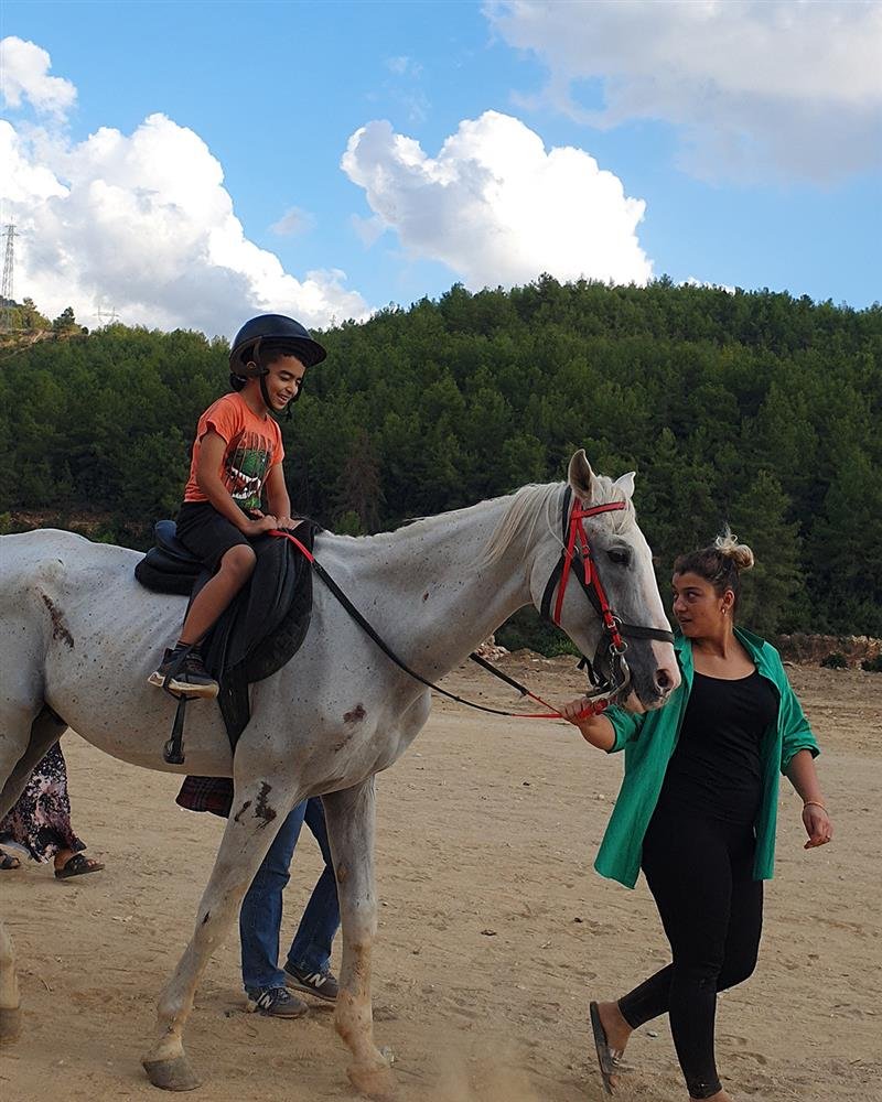 Görme engellilerin at binme heyecanı