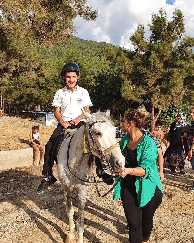 Görme engellilerin at binme heyecanı