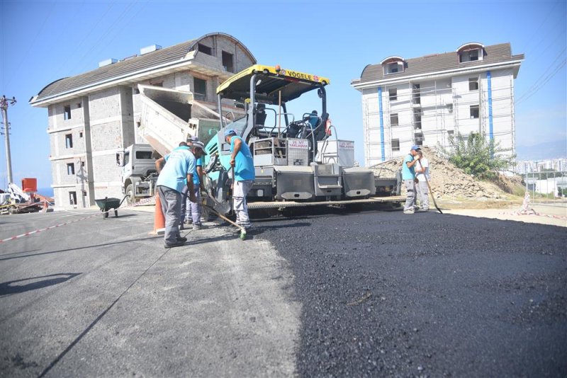 Kargıcak akdeniz caddesi sıcak asfaltla buluşuyor