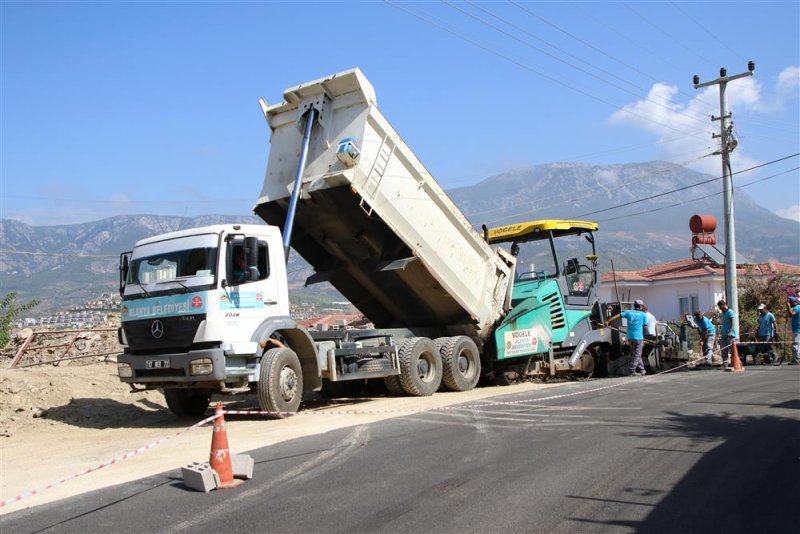 Kargıcak akdeniz caddesi sıcak asfaltla buluşuyor