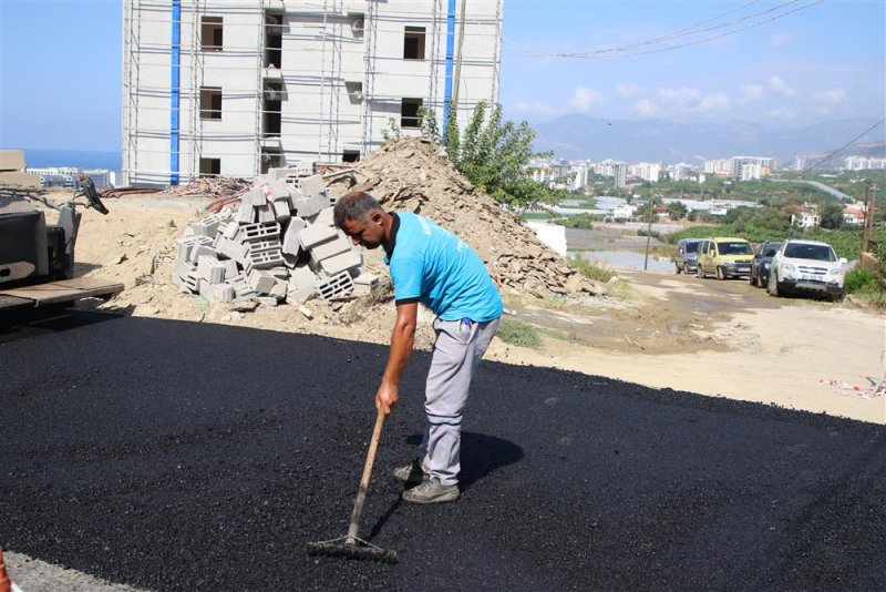 Kargıcak akdeniz caddesi sıcak asfaltla buluşuyor