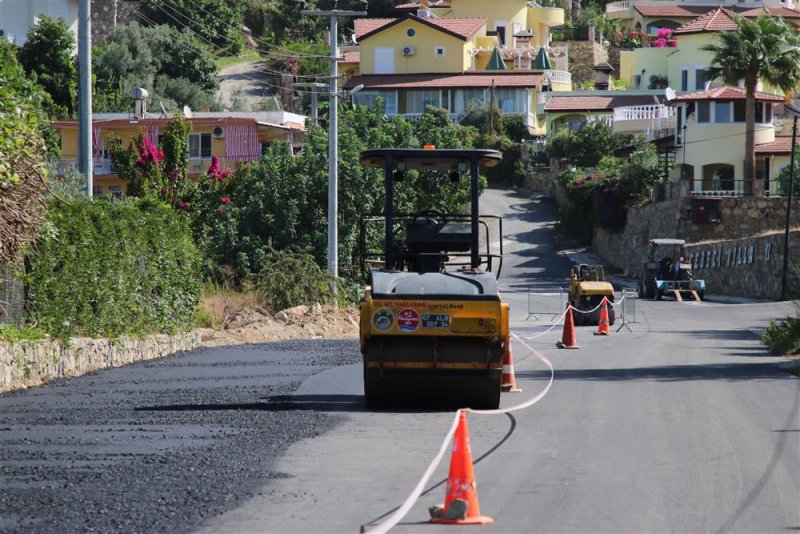 Kargıcak akdeniz caddesi sıcak asfaltla buluşuyor