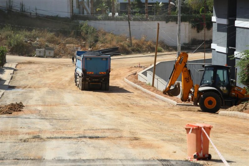 Kargıcak akdeniz caddesi sıcak asfaltla buluşuyor