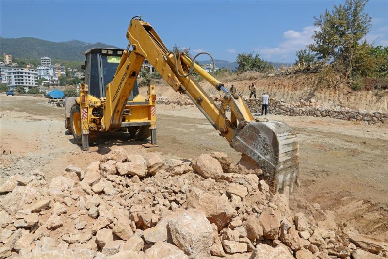 Oba’dan çıplaklı’ya yeni bölünmüş yol