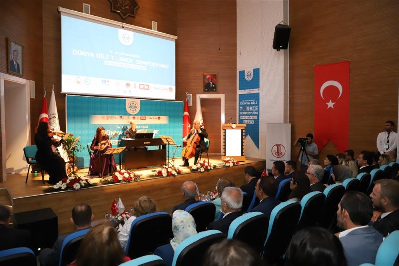 14. uluslararası dünya dili türkçe sempozyumu yoğun katılımla başladı