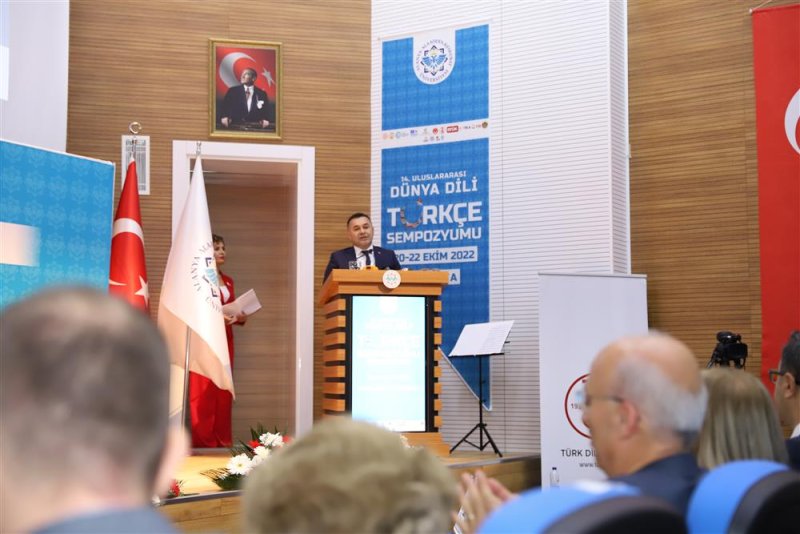 14. uluslararası dünya dili türkçe sempozyumu yoğun katılımla başladı