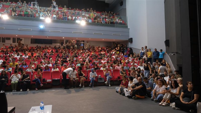 4. alanya kitap fuarı’nın 3. gün konuğu ahmet ümit oldu