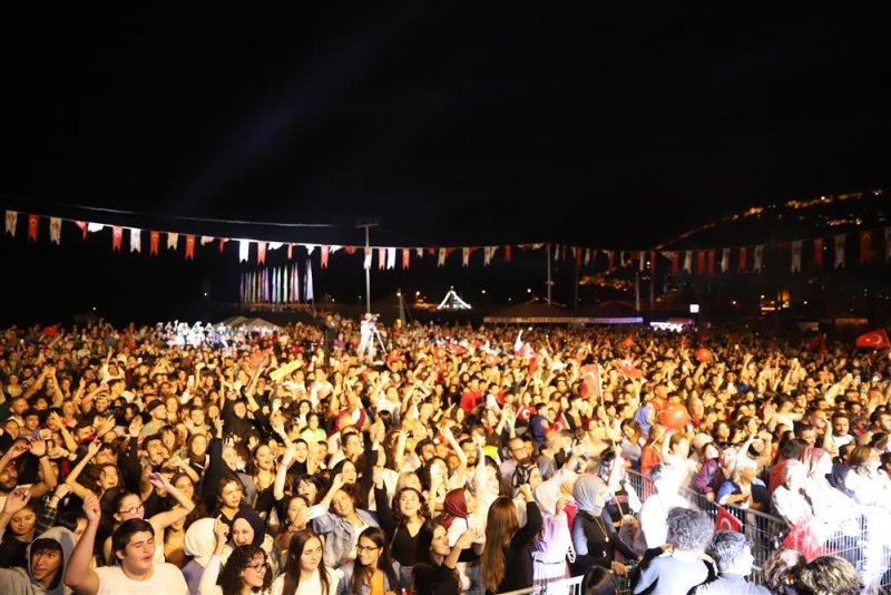 Alanya belediyesi’nden cumhuriyet bayramı’na özel konserler cumhuriyet’in 99’uncu yılı coşkuyla kutlandı