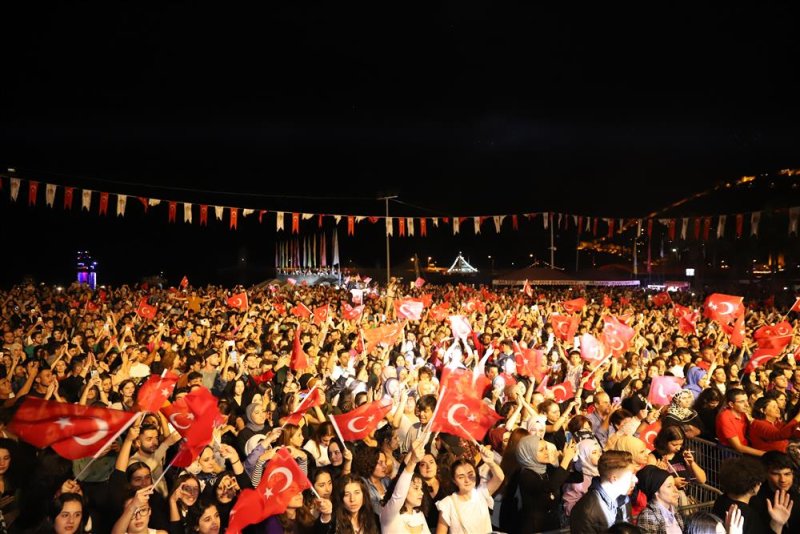 Alanya belediyesi’nden cumhuriyet bayramı’na özel konserler cumhuriyet’in 99’uncu yılı coşkuyla kutlandı