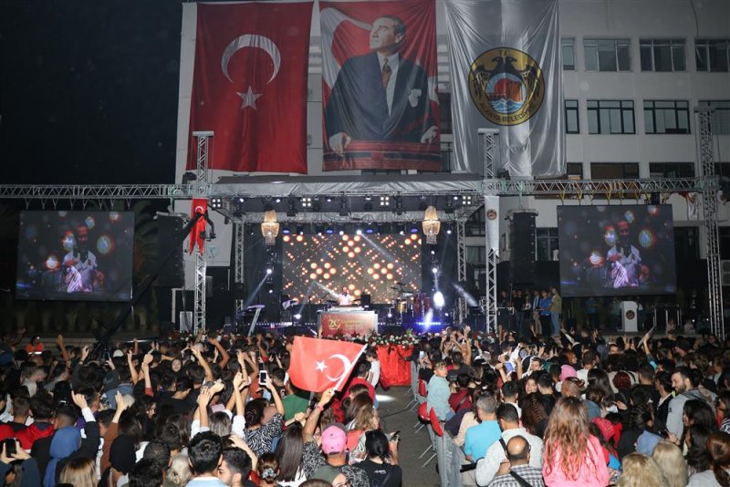 Alanya belediyesi’nden cumhuriyet bayramı’na özel konserler cumhuriyet’in 99’uncu yılı coşkuyla kutlandı