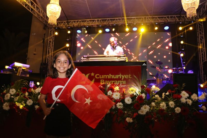 Alanya belediyesi’nden cumhuriyet bayramı’na özel konserler cumhuriyet’in 99’uncu yılı coşkuyla kutlandı