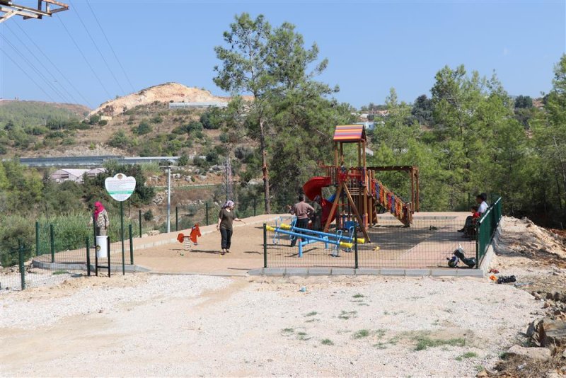 Alanya belediyesi’nden konaklı ve türkler mahallelerine 2 yeni çocuk parkı