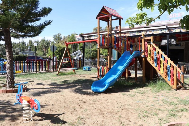 Alanya belediyesi’nden konaklı ve türkler mahallelerine 2 yeni çocuk parkı