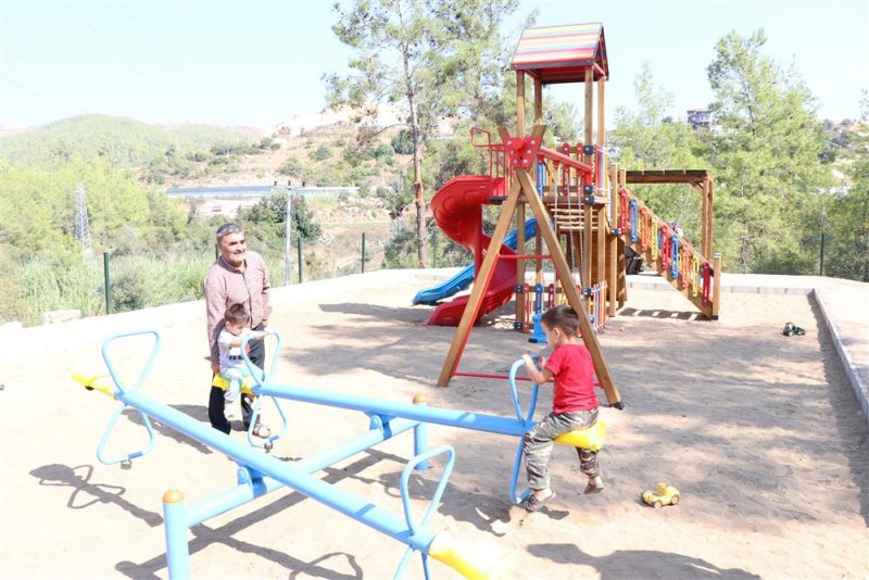 Alanya belediyesi’nden konaklı ve türkler mahallelerine 2 yeni çocuk parkı