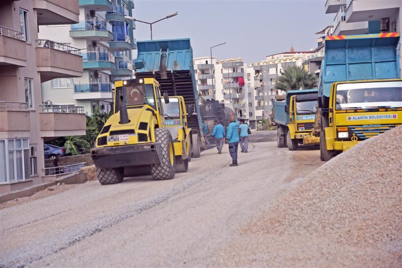 Alanya belediyesi'nin asfalt çalışmaları mahmutlar, kargıcak ve kestel’de devam ediyor