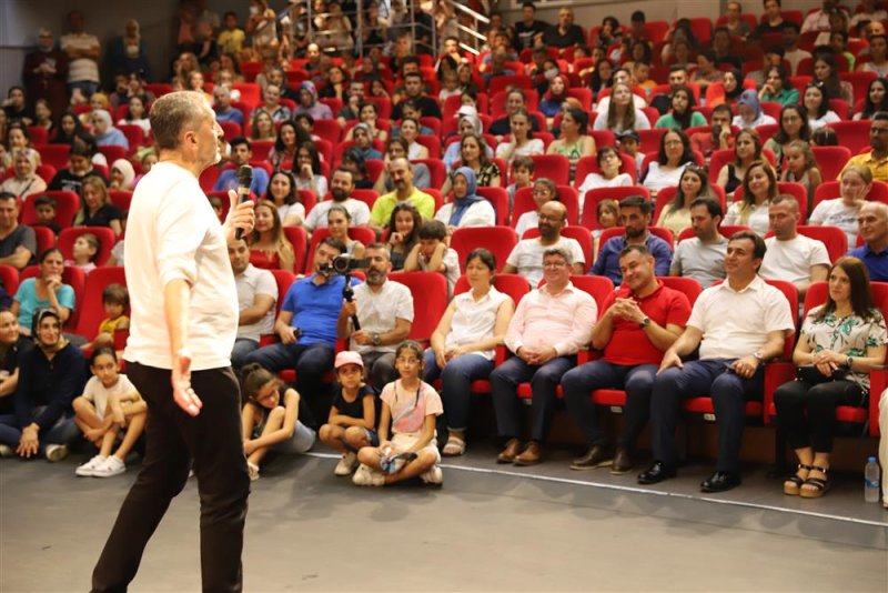 Alanya kitap fuarı ikinci gününde dr. ziya selçuk’u ağırladı