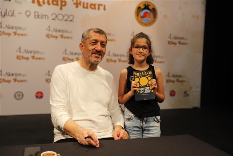 Alanya kitap fuarı ikinci gününde dr. ziya selçuk’u ağırladı