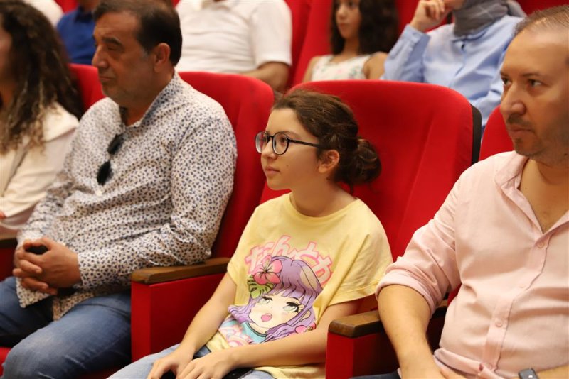 Alanya kitap fuarı ikinci gününde dr. ziya selçuk’u ağırladı