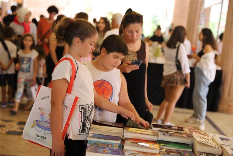 Alanya kitap fuarı ikinci gününde dr. ziya selçuk’u ağırladı