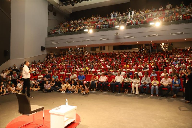 Alanya kitap fuarı ikinci gününde dr. ziya selçuk’u ağırladı