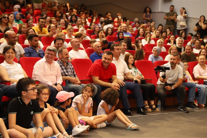 Alanya kitap fuarı ikinci gününde dr. ziya selçuk’u ağırladı