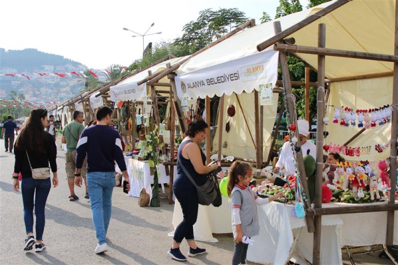 Alanya tropikal meyve festivali kapılarını açtı