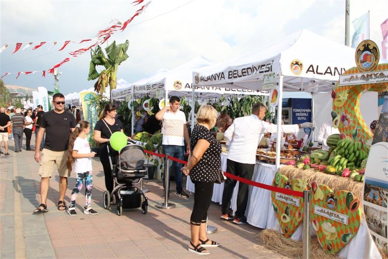 Alanya tropikal meyve festivali kapılarını açtı