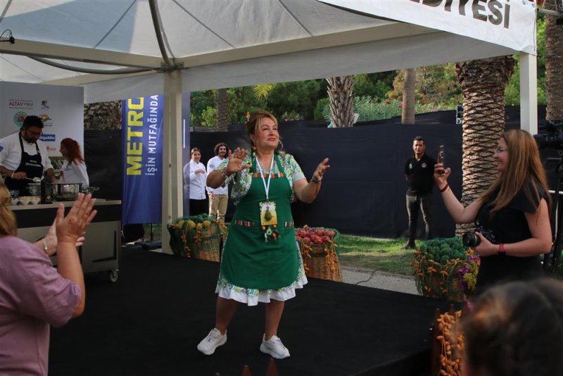Alanya tropikal meyve festivali kapılarını açtı