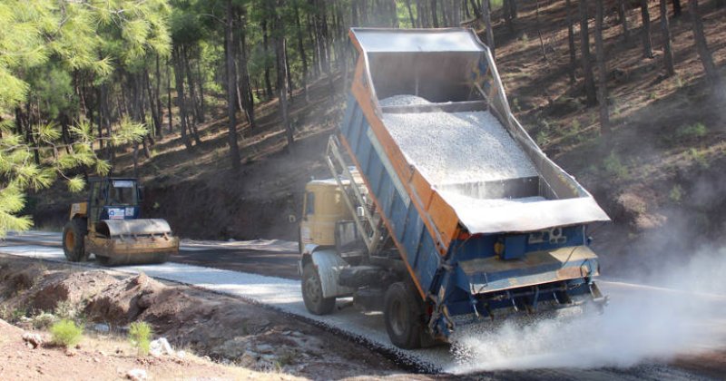 Büyükşehir Döşemealtı İlçesi’nde Yolları Yeniliyor