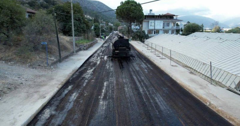 Finike’de Alt Yapı Çalışmasında  Bozulan Yollar Asfaltlanıyor