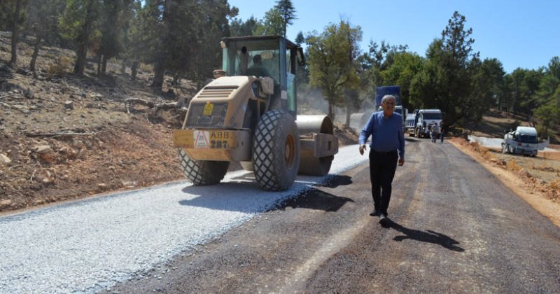 Kaş Sinneli Grup Yolu Asfaltlanıyor