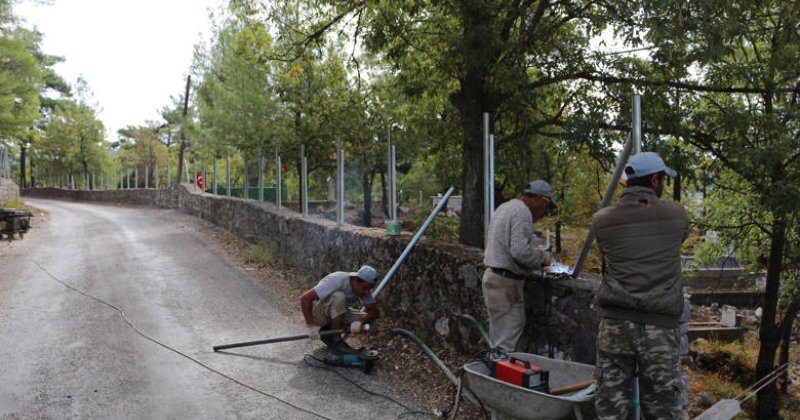 Mezarlıklarda Bakım- Onarım Çalışmaları Sürüyor