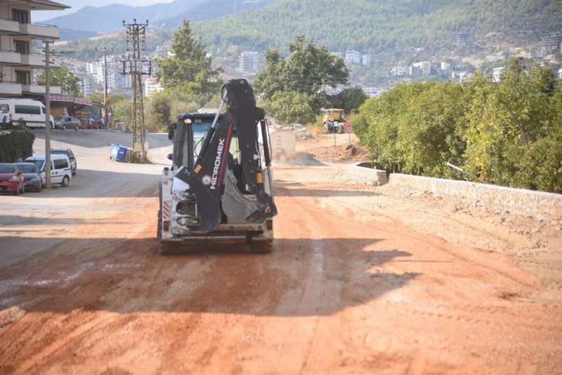 Oba’da asfalt çalışmaları devam ediyor