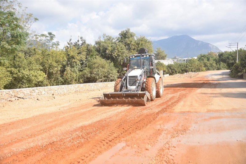 Oba’da asfalt çalışmaları devam ediyor