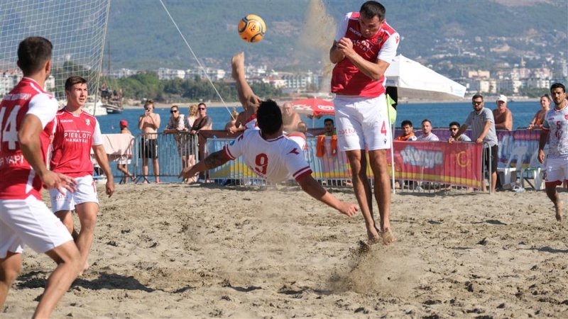 Plaj futbolunda çeyrek finalistler belli oldu