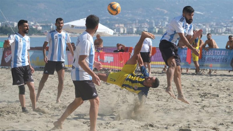 Plaj futbolunda çeyrek finalistler belli oldu