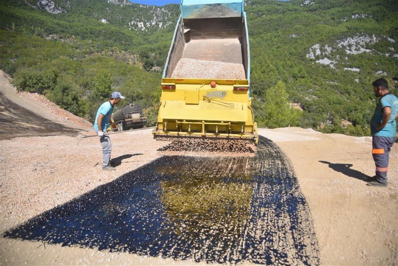 Şıhlar mahallesi’nde 5 km yol asfaltlandı