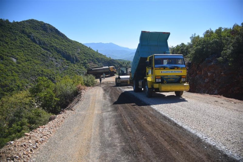 Şıhlar mahallesi’nde 5 km yol asfaltlandı