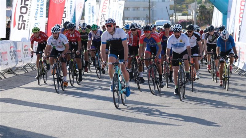 Türkiye şampiyonası 8. etap sezon kapanış yol bisiklet yarışı yapıldı