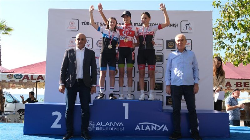Türkiye şampiyonası 8. etap sezon kapanış yol bisiklet yarışı yapıldı