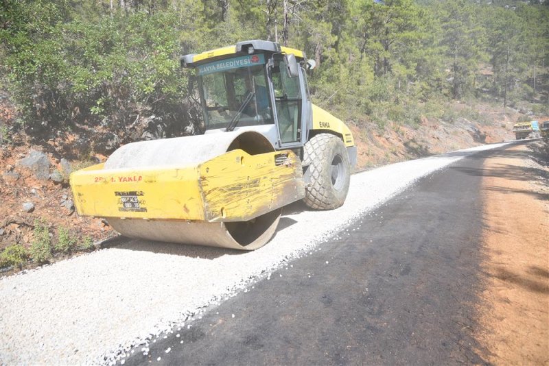 Uğurlu mahallesi’nde 36 yıl sonra gelen yol sevinci