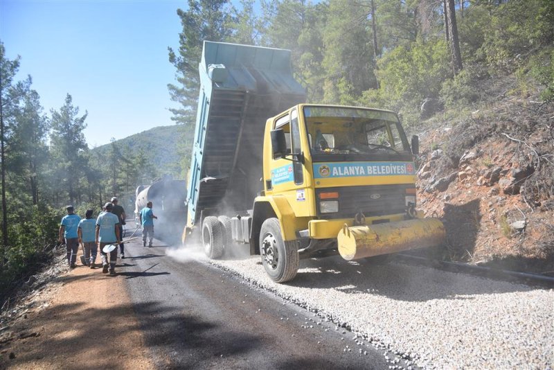 Uğurlu mahallesi’nde 36 yıl sonra gelen yol sevinci